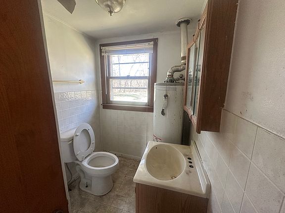 4th image of 2404 Springfield Rd