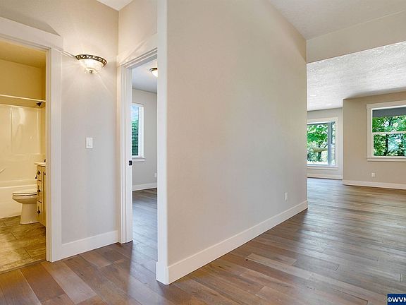 4th image of 1544 SE Greening Dr