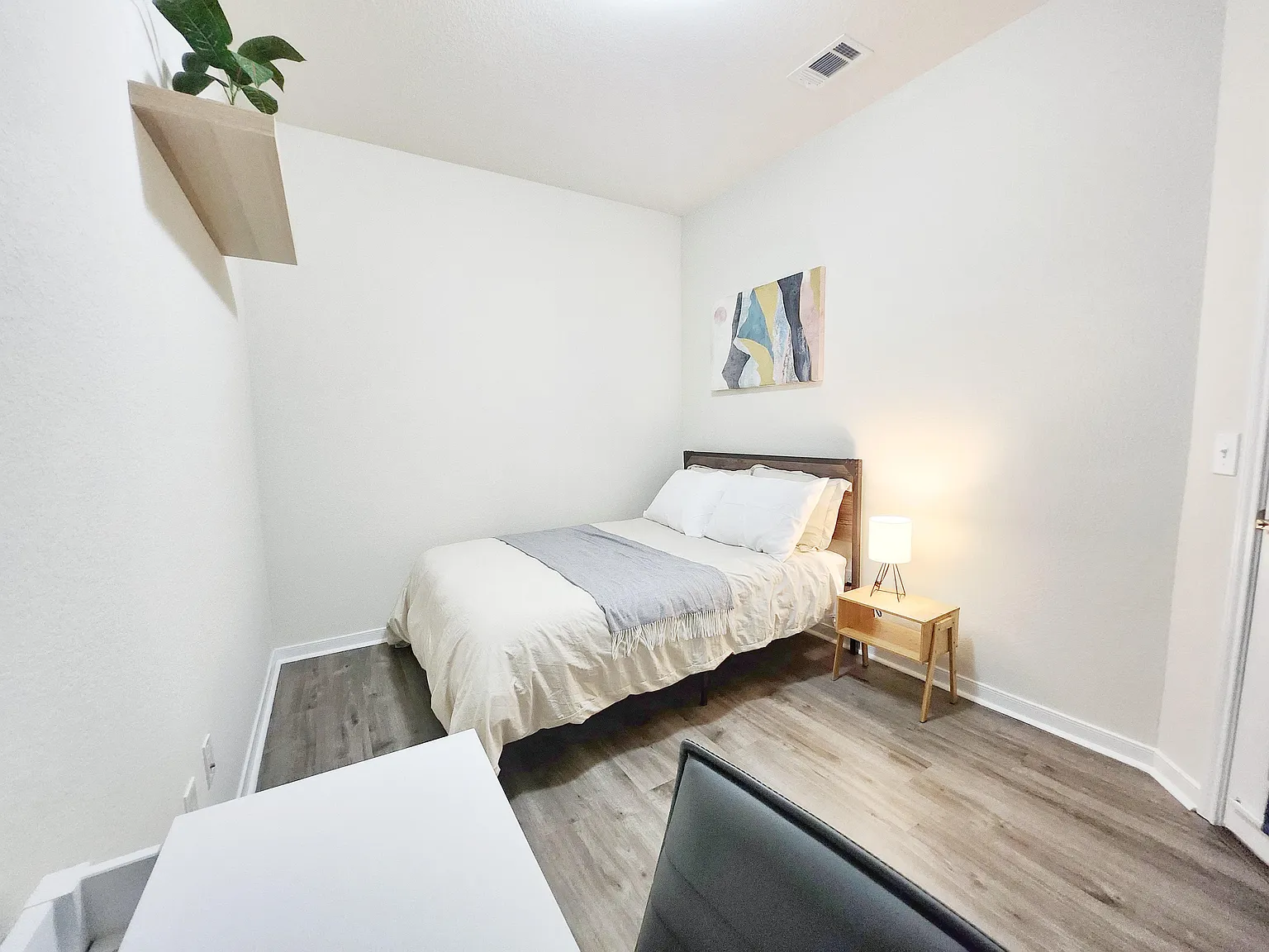 4 bed, 2.0 bath, 2200 sqft, $776 — Photo 3