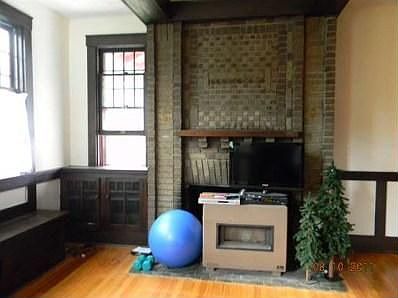 2nd image of 920 W 5th St