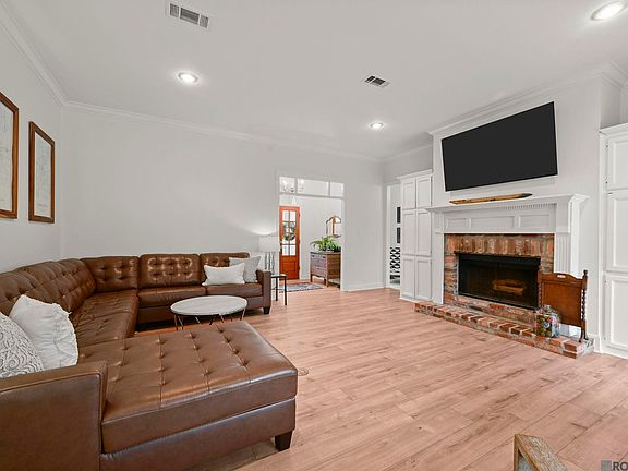 5th image of 2933 Sarpy Ave