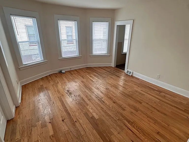 143-147 Catherine St — Photo 9