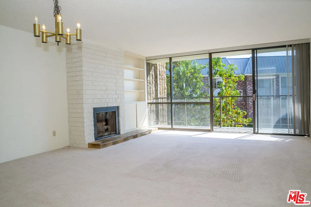 1 bed, 1.0 bath, 875 sqft, $3,200 — Photo 4