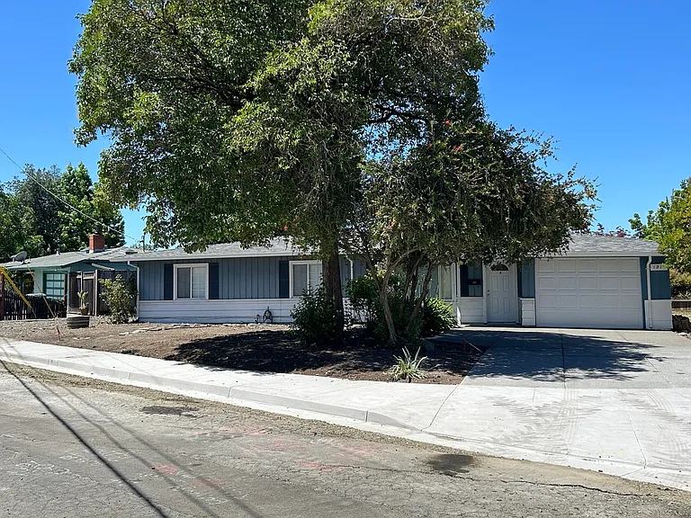 1211 Matanzas Way — Photo 1