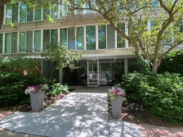 2525 Wellington Ct APT 108, Evanston, IL 60201