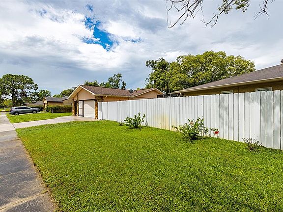 2nd image of 12921 Banyan St