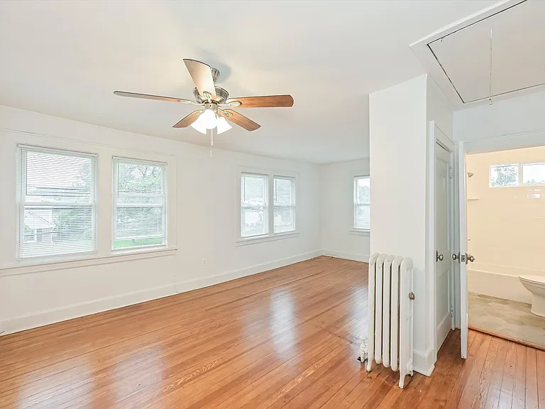 230 W Madison Ave #2 — Photo 5