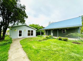 2104 Walnut Ave, Mattoon, IL 61938