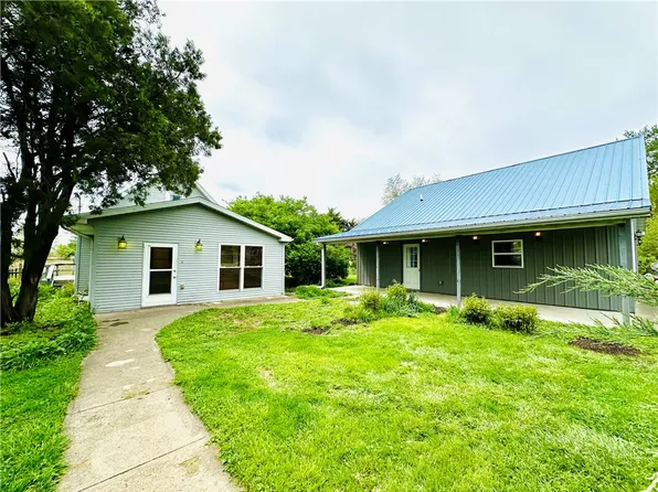 2104 Walnut Ave, Mattoon, IL 61938