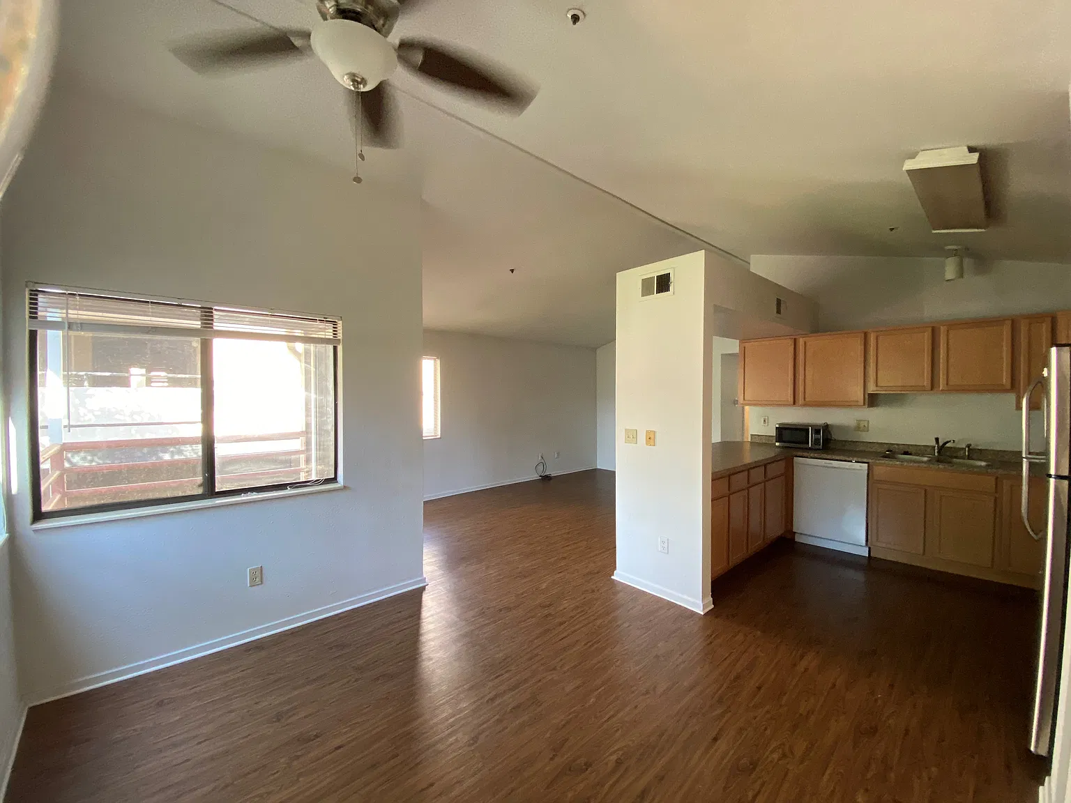 2 bed, 1.5 bath, 800 sqft, $1,495 — Photo 2