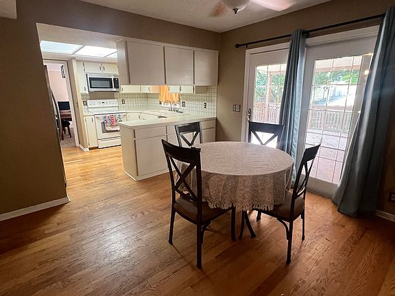 3rd image of 15666 Shamrock Cir