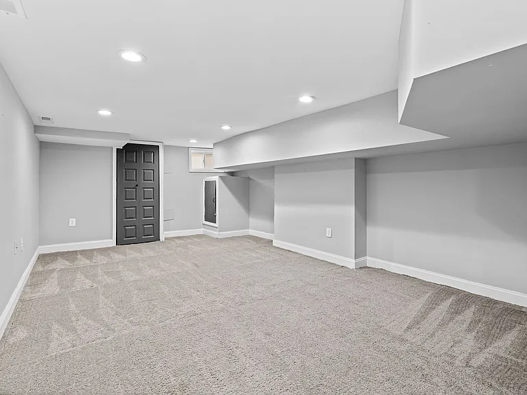 108 S Washington St — Photo 42