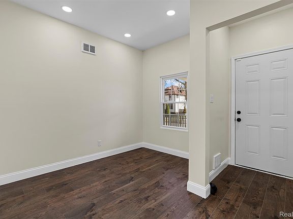 4th image of 551 Englewood St