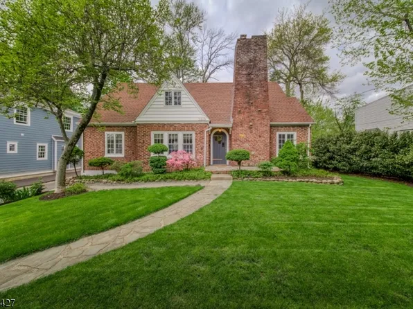 125 N Passaic Ave, Chatham Boro, NJ 07928