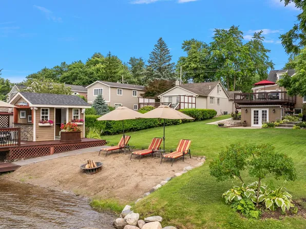 927 S Long Lake Blvd, Lake Orion, MI 48362