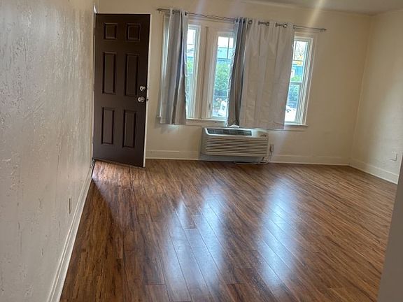4th image of 505 S Holly St #505