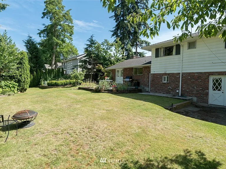 810 19th Ln W — Photo 4