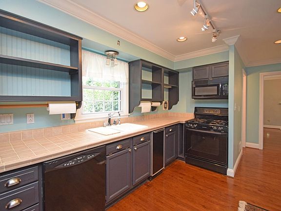 5th image of 6121 Crittenden Dr