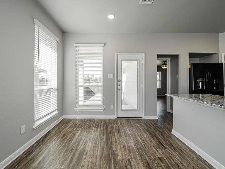 525 Fallbrook Dr — Photo 16