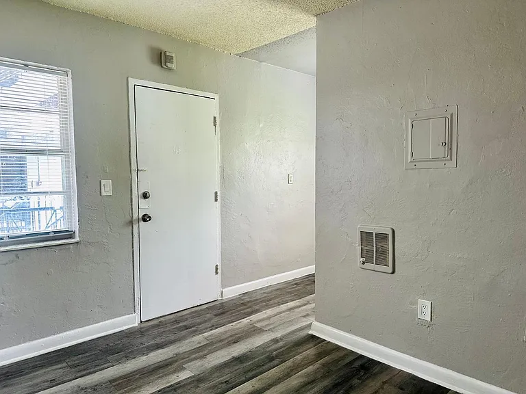 1801 NW 54th St — Photo 3