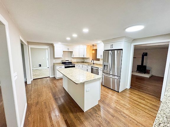 3rd image of 181 Dresser Hill Rd