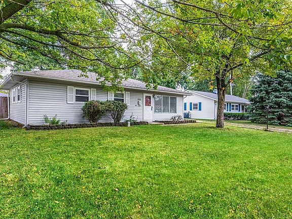 3rd image of 3219 N Fuller Dr