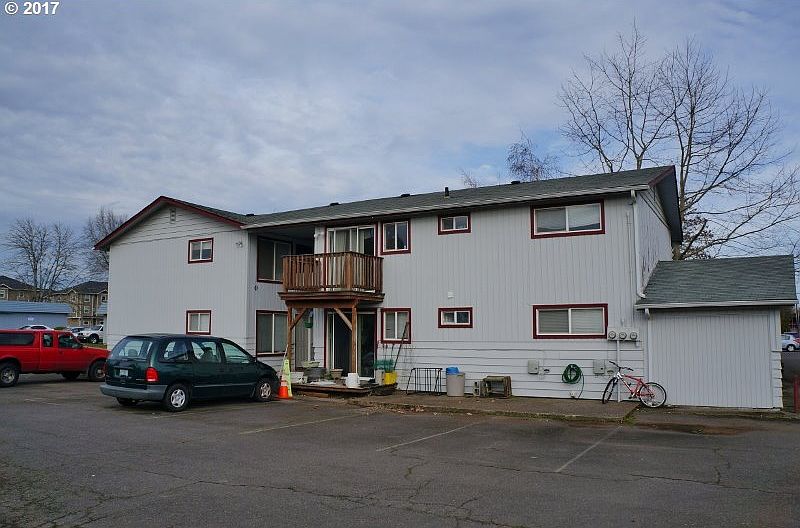 2nd image of 475 Jackson St W