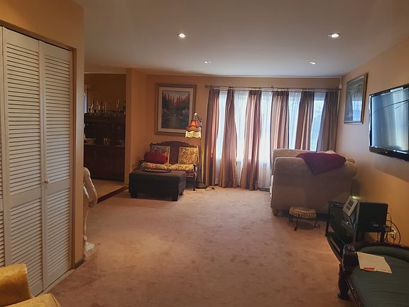 2nd image of 2565 Lake Shore Dr