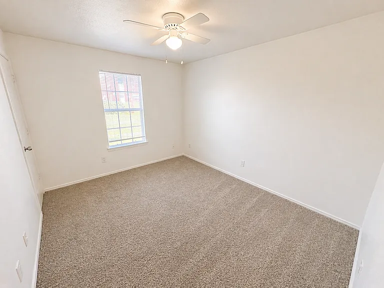 1703 Benttree Dr #B — Photo 9