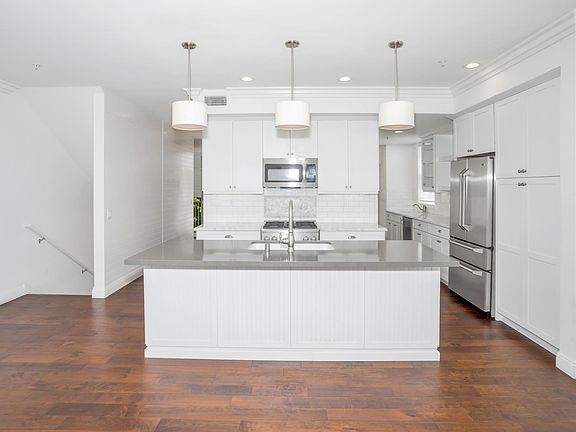 2nd image of 7716 Ivanhoe Ave