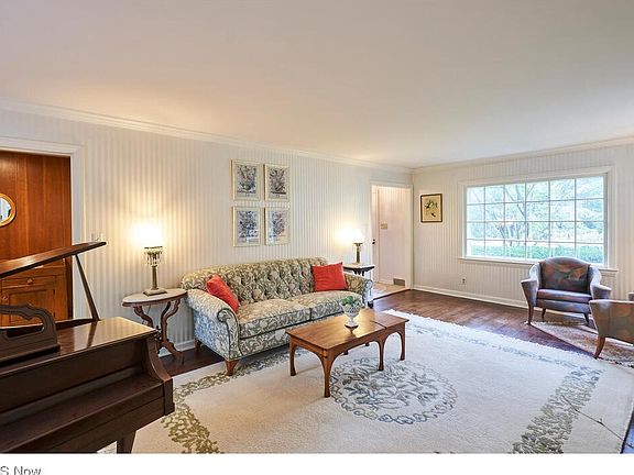 4th image of 295 Kenilworth Dr