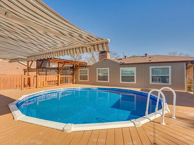 7809 Claremont Dr — Photo 32