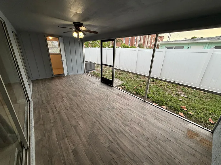 702 SE 47th St #2 — Photo 21