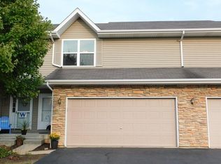 1132 Rose Dr, Sycamore, IL 60178