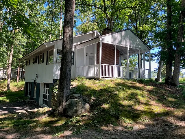 2 bed, 1.5 bath, 1600 sqft, $1,900 — Photo 2