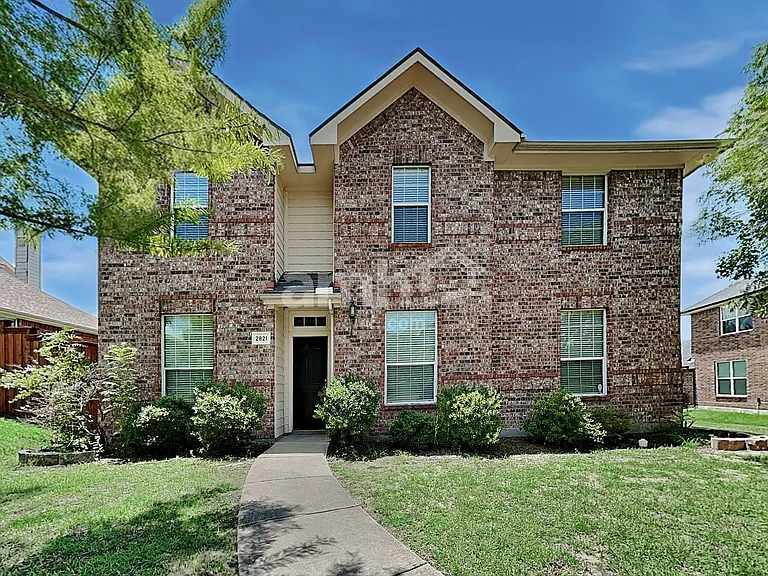 2821 Bentridge Dr — Photo 1
