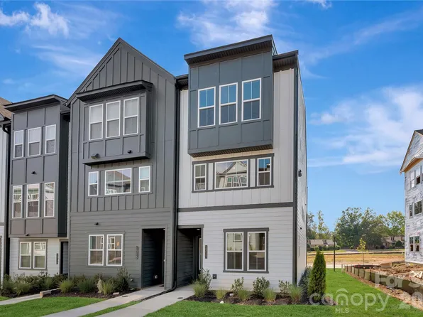 1311 Sandstar Ln, Charlotte, NC 28226
