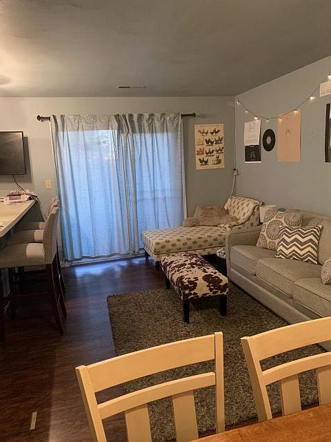 2nd image of 823 Cascade Ct