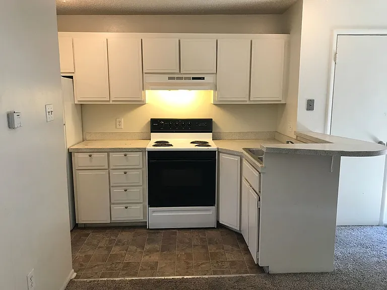 1455 N High St St Charles Apartments — Photo 29