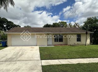 127 Dove Cir, Royal Palm Beach, FL 33411