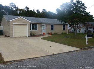 19 Edgewater Dr, Tuckerton, NJ 08087