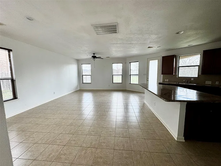 7540 Connemara Dr — Photo 5