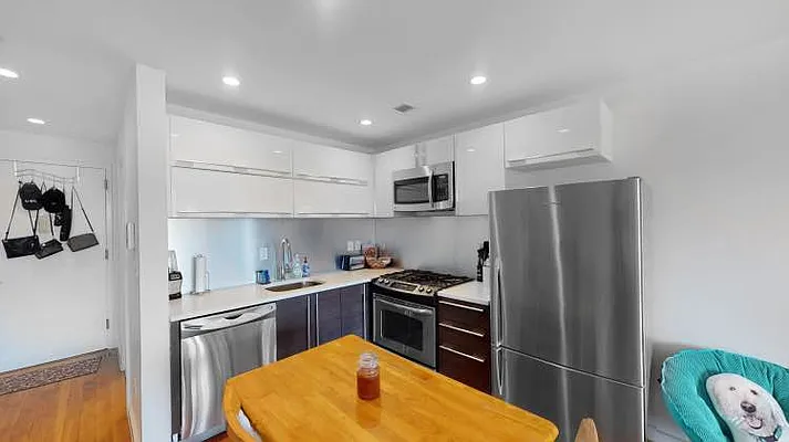 Sold by Sandra Greer Real Estate | media 8