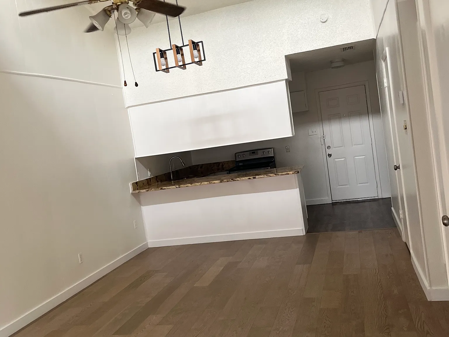 2 bed, 900 sqft, $1,595 — Photo 3