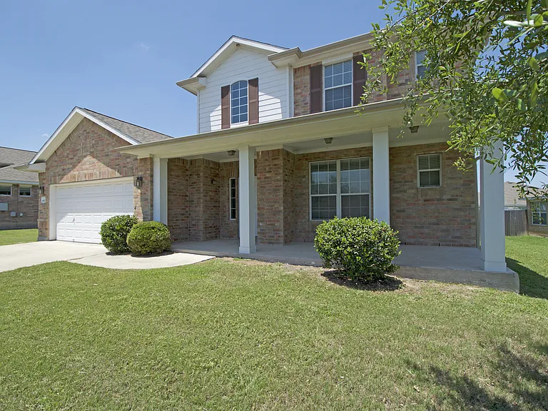 6800 Cromarty Ln — Photo 2