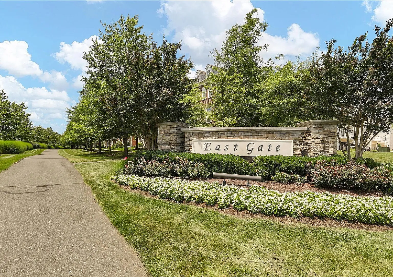4 bed, 3.5 bath, 2192 sqft, $3,049 — Photo 4