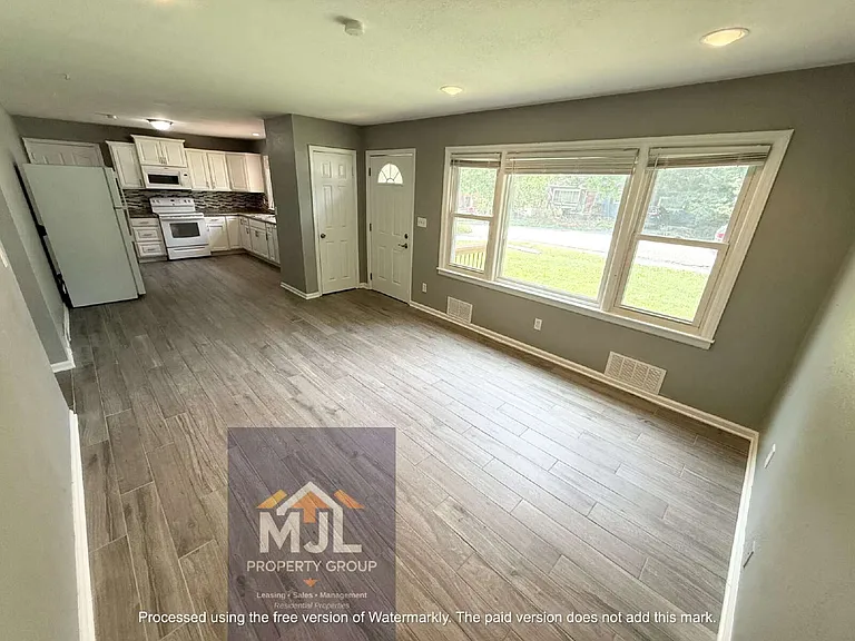 311 Jefferson Ln — Photo 6