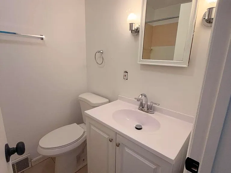 903 W 26th St #1 — Photo 10