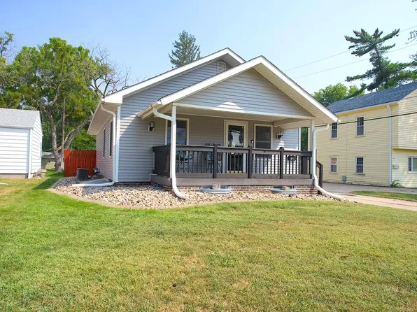 1130 N Bellevue Ave, Hastings, NE 68901