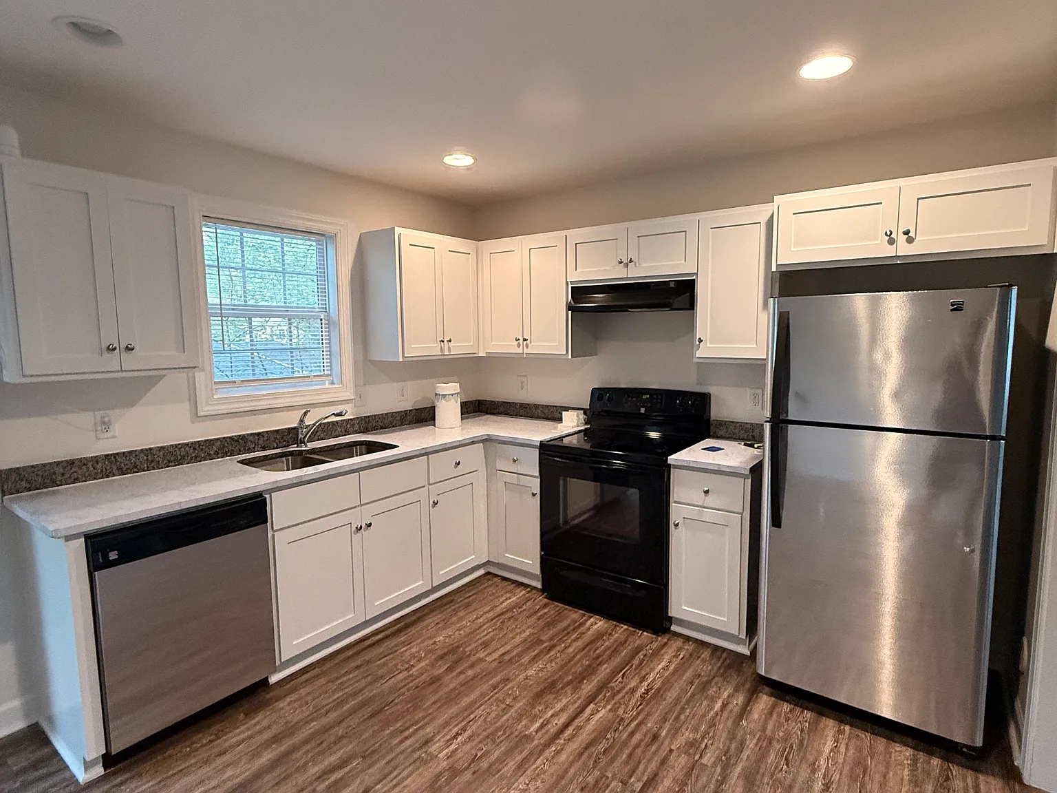 3 bed, 2.5 bath, 1260 sqft, $1,900 — Photo 3
